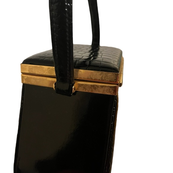 Vintage Black Purse with Gold Detailing - Picture 13 of 14